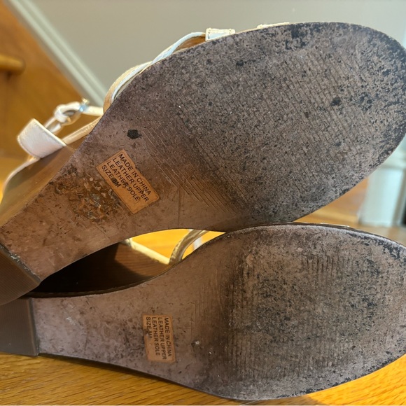 MICHAEL Kors White Molly Naplak
Wedge Sandals size 8 - Picture 6 of 7